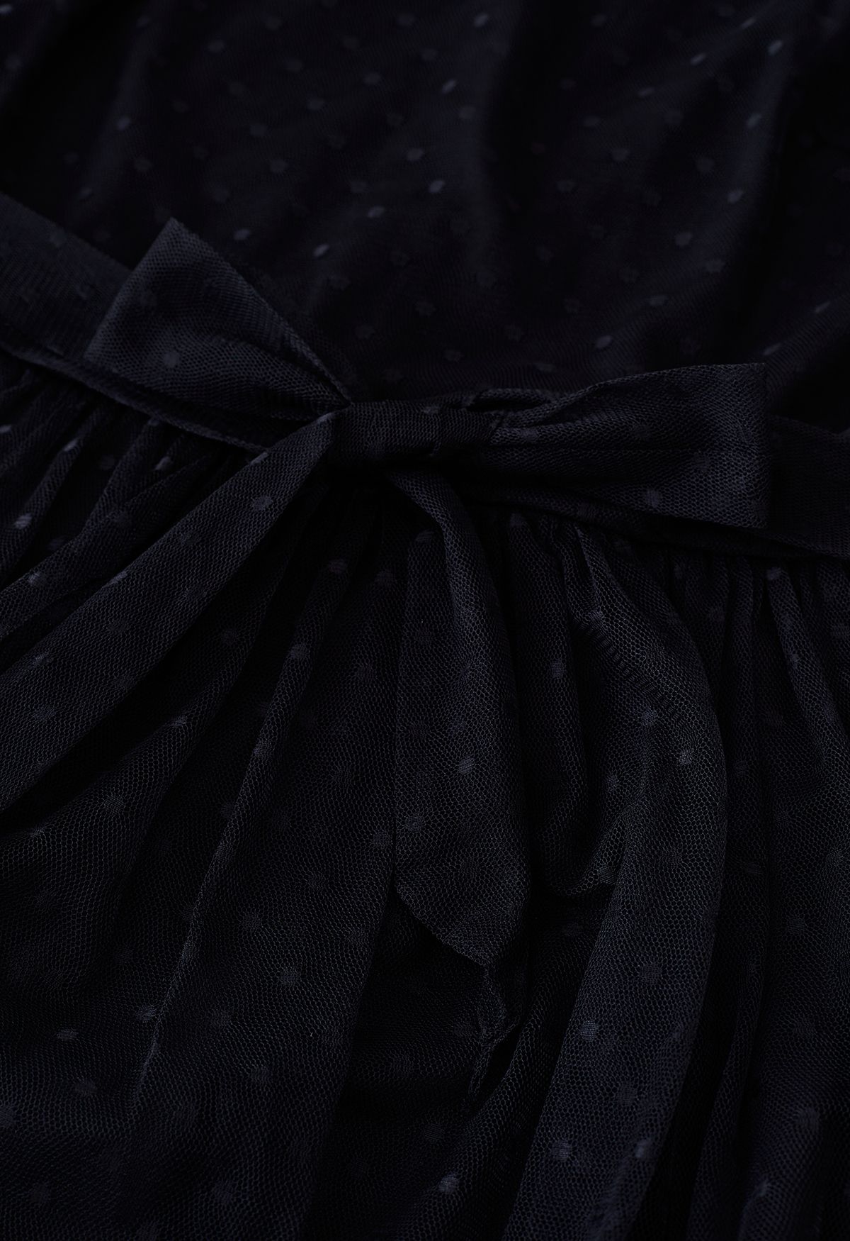 فستان ماكسي شبكي منقط جميل باللون الأسود