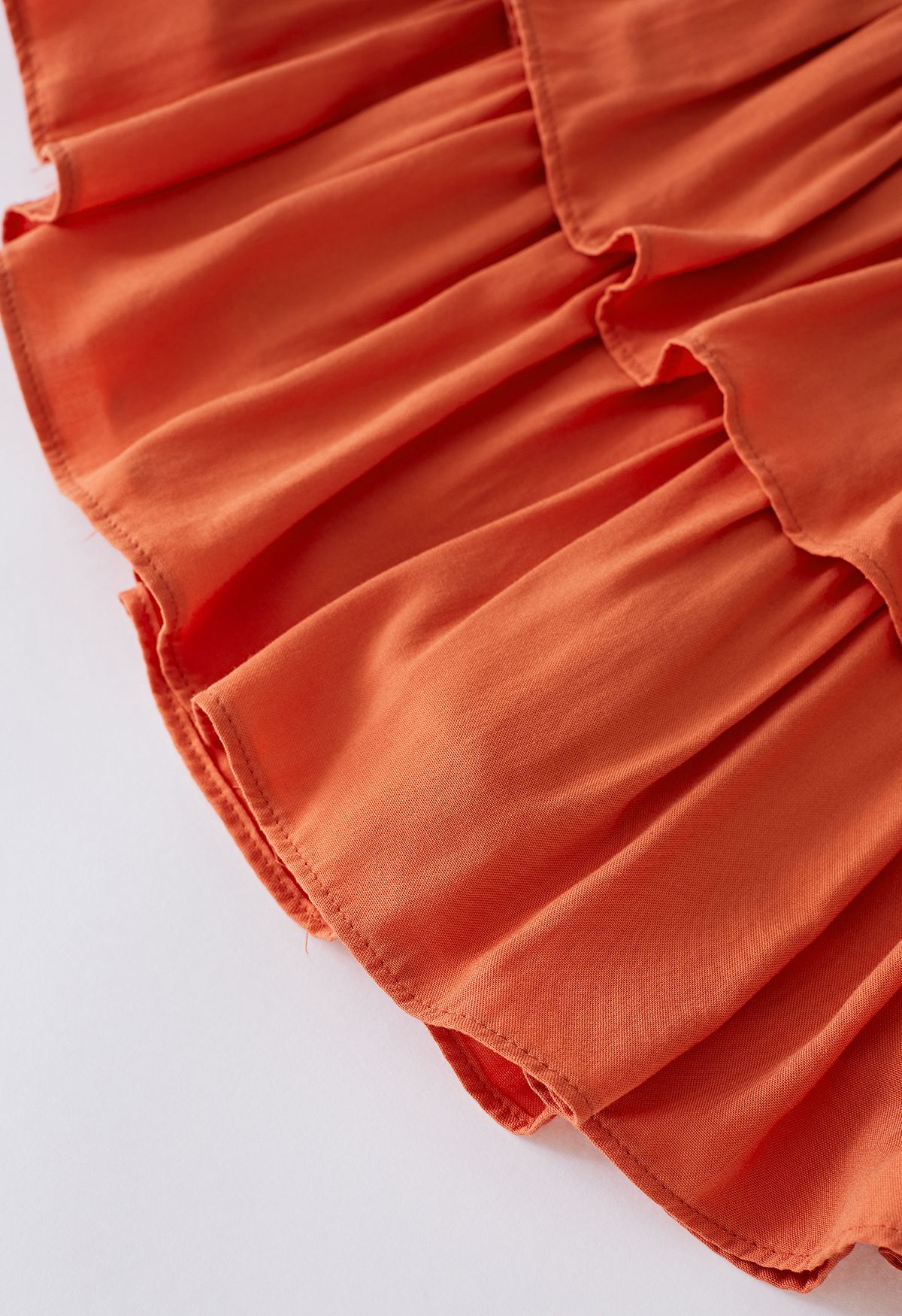 تنورة قصيرة مكشكشة متدرجة الخصر باللون البرتقالي