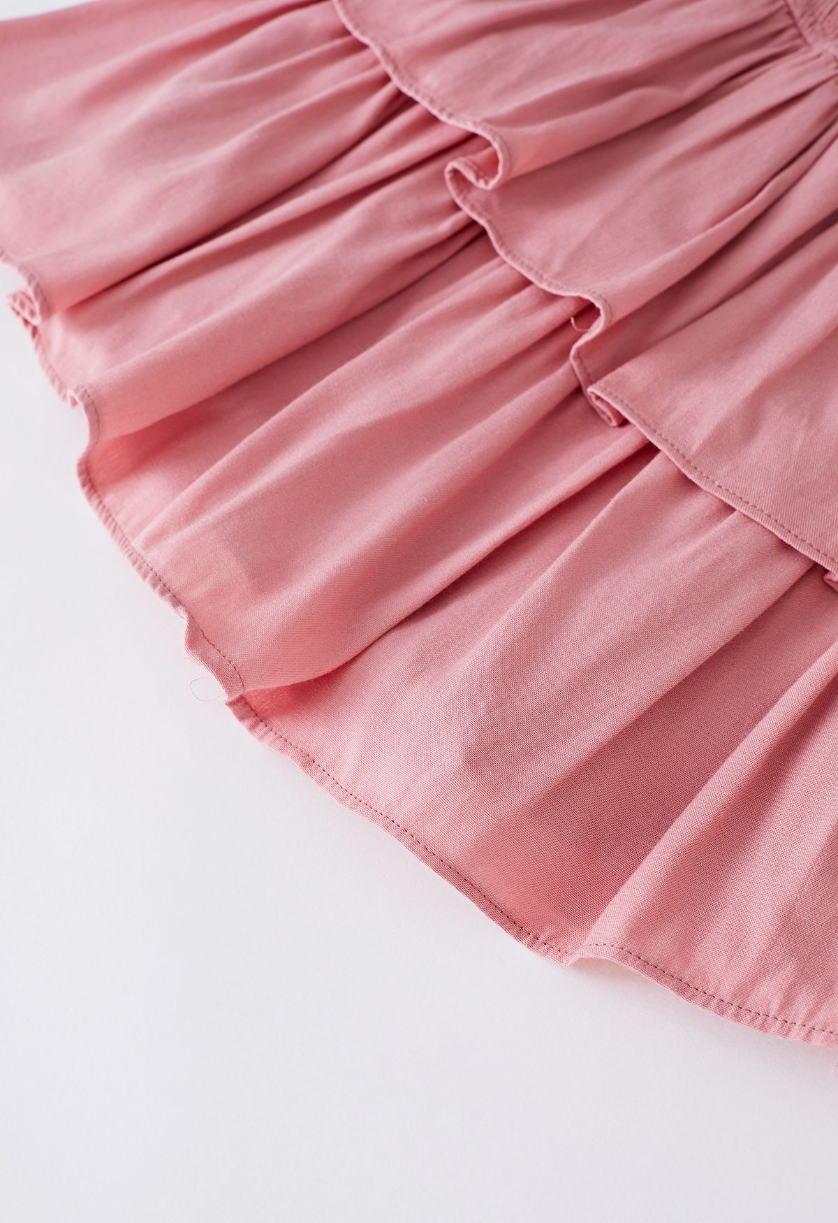 تنورة قصيرة مكشكشة متدرجة الخصر باللون الوردي