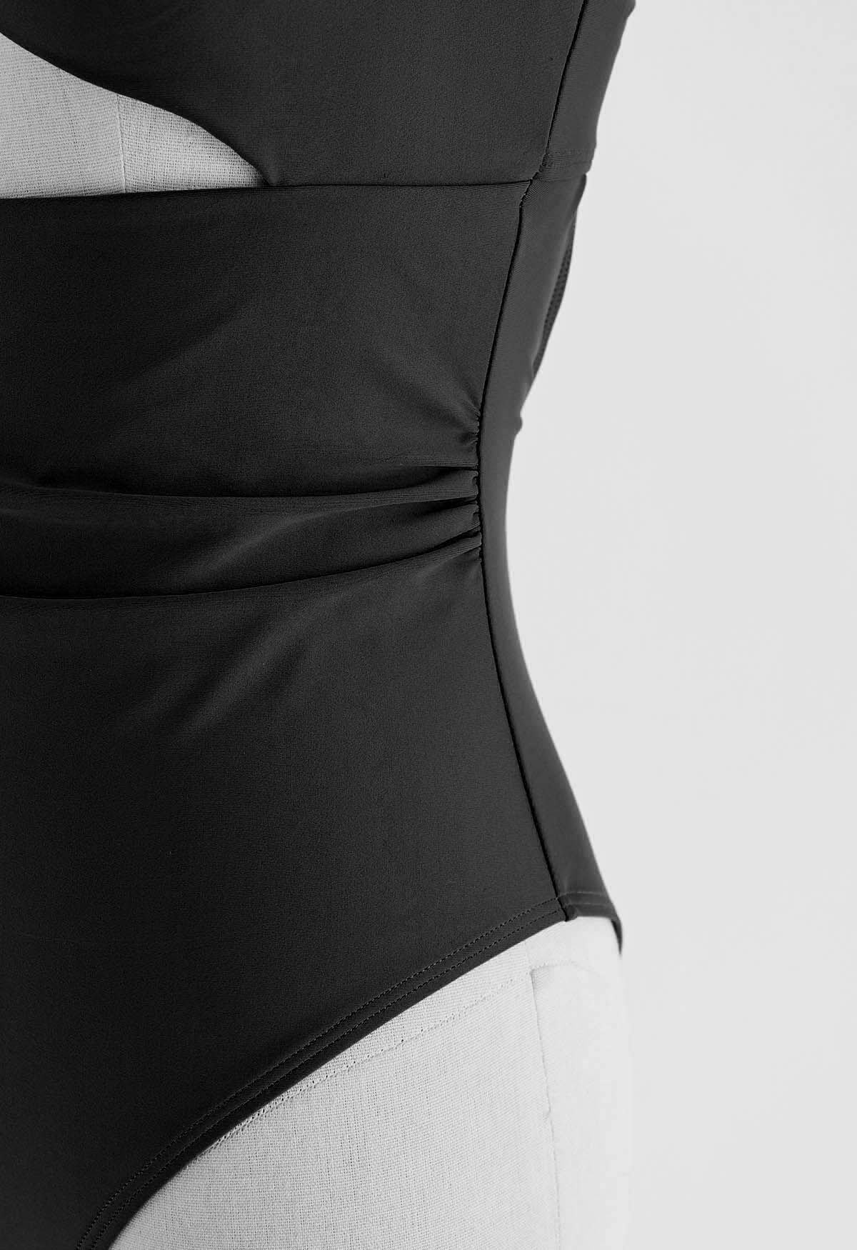 ملابس السباحة الملتوية ذات الفتحات الأمامية باللون الأسود