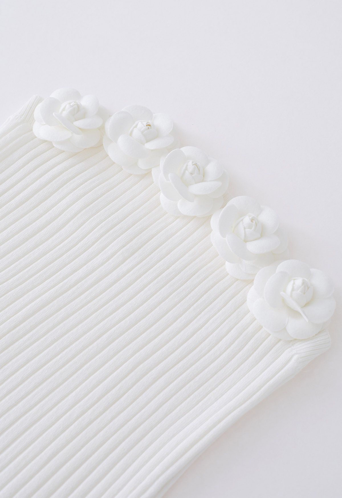 3D الأزهار بسط أنبوب علوي باللون الأبيض
