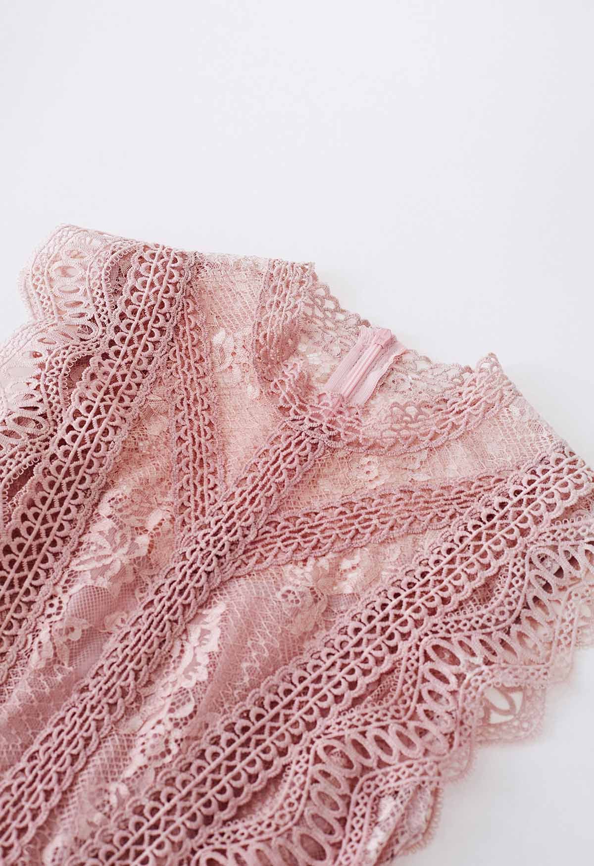 فستان حورية البحر من الدانتيل الكروشيه المقسم بلا أكمام باللون الوردي