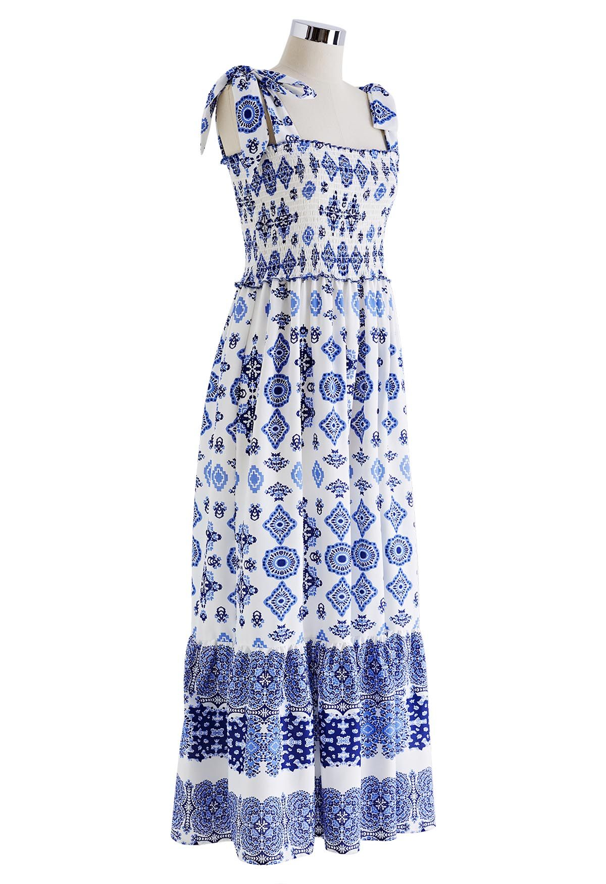 فستان ماكسي برباط ورباط مزين بالبلاط أزرق اللون