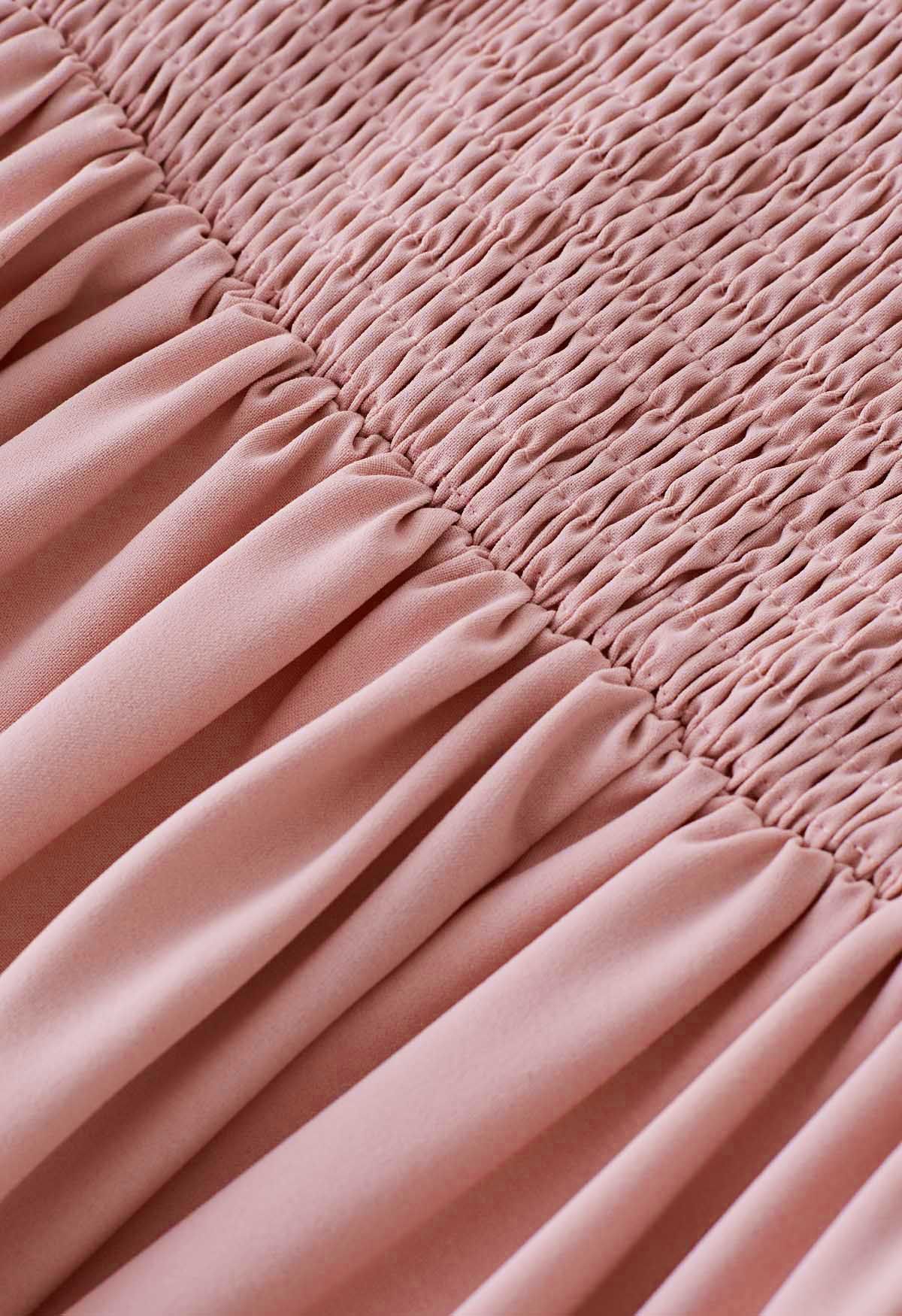 فستان قصير بحافة مكشكشة ورباط على الكتف باللون الوردي