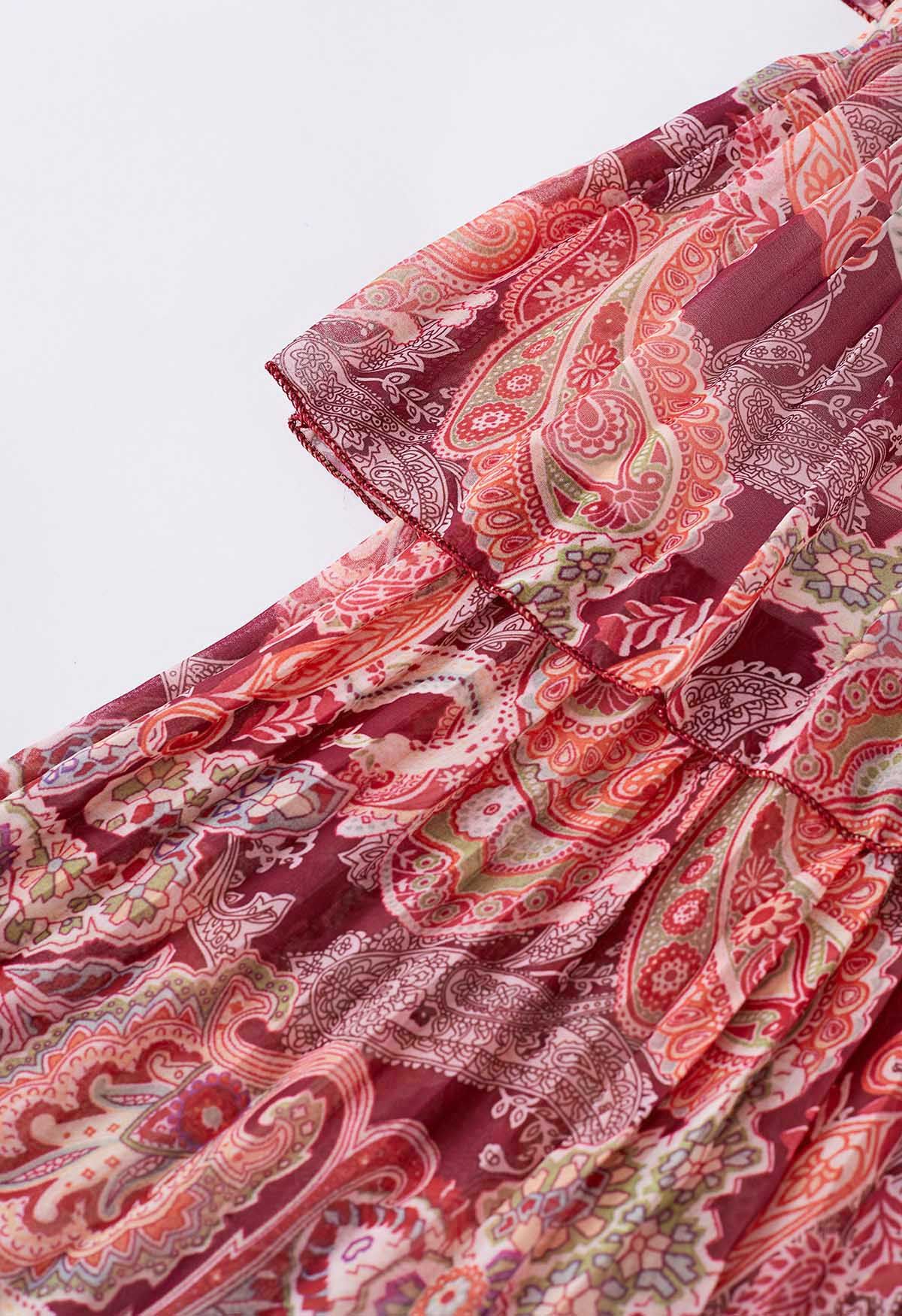 فستان شيفون متدرج بحزام مطبوع بيزلي باللون الأحمر