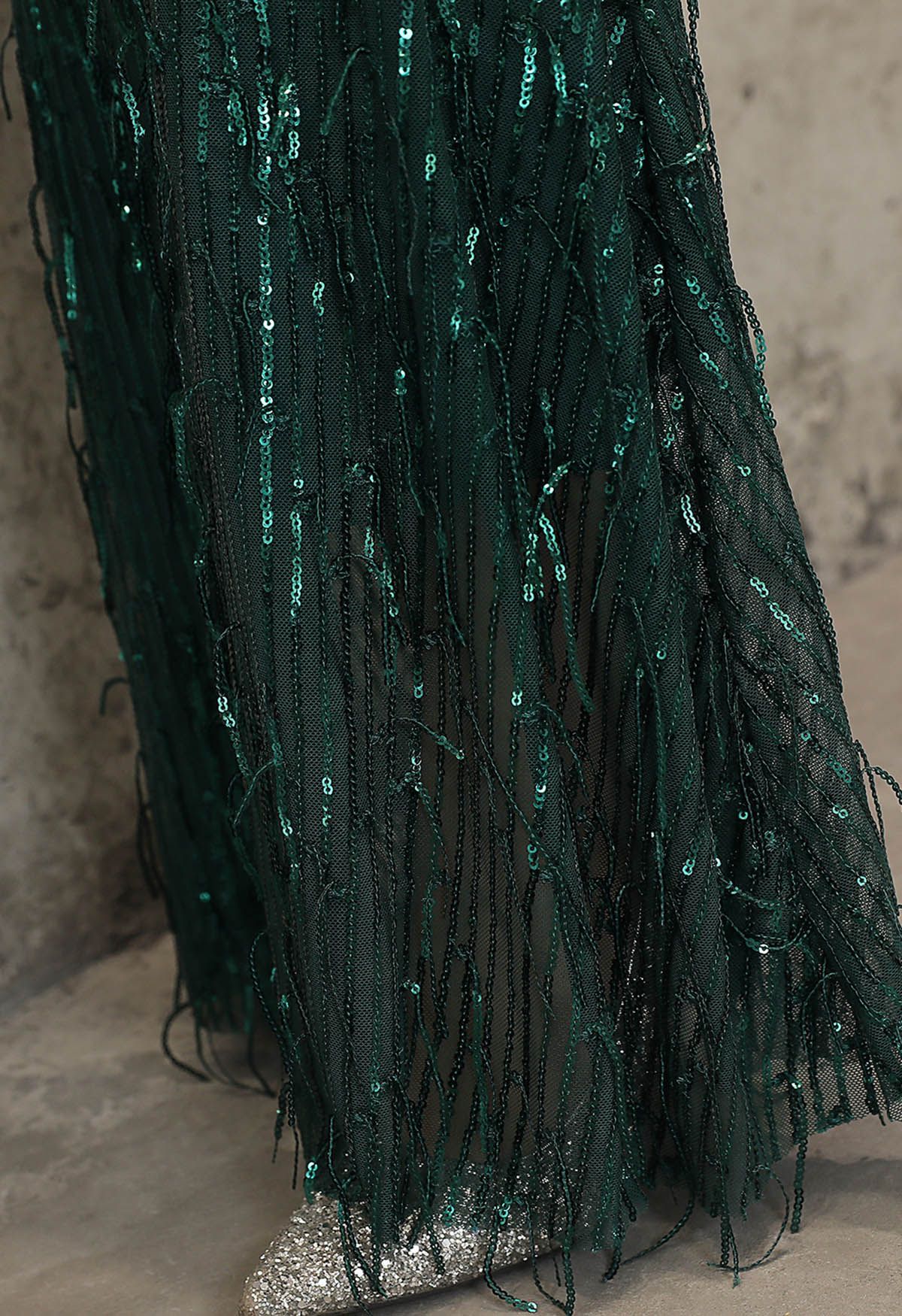 فستان حورية البحر مزين بالترتر باللون الأخضر الداكن