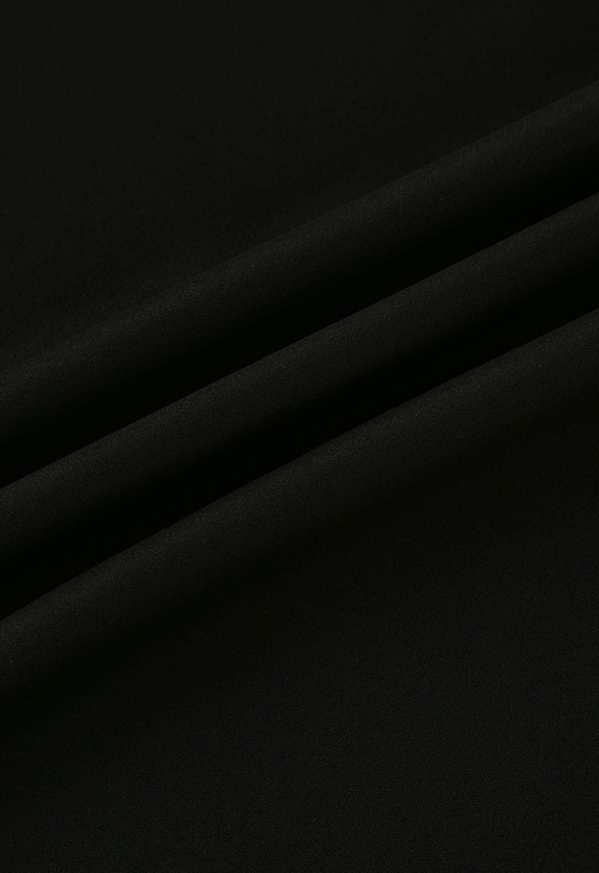 فستان من الساتان بأشرطة مزدوجة باللون الأسود