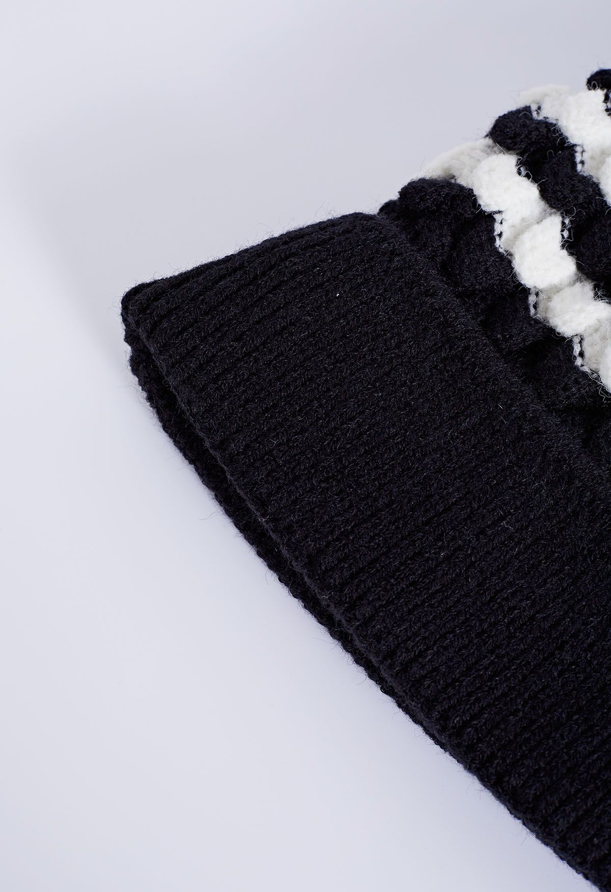 قبعة بوم بوم قبعة صغيرة ملونة باللون الأسود