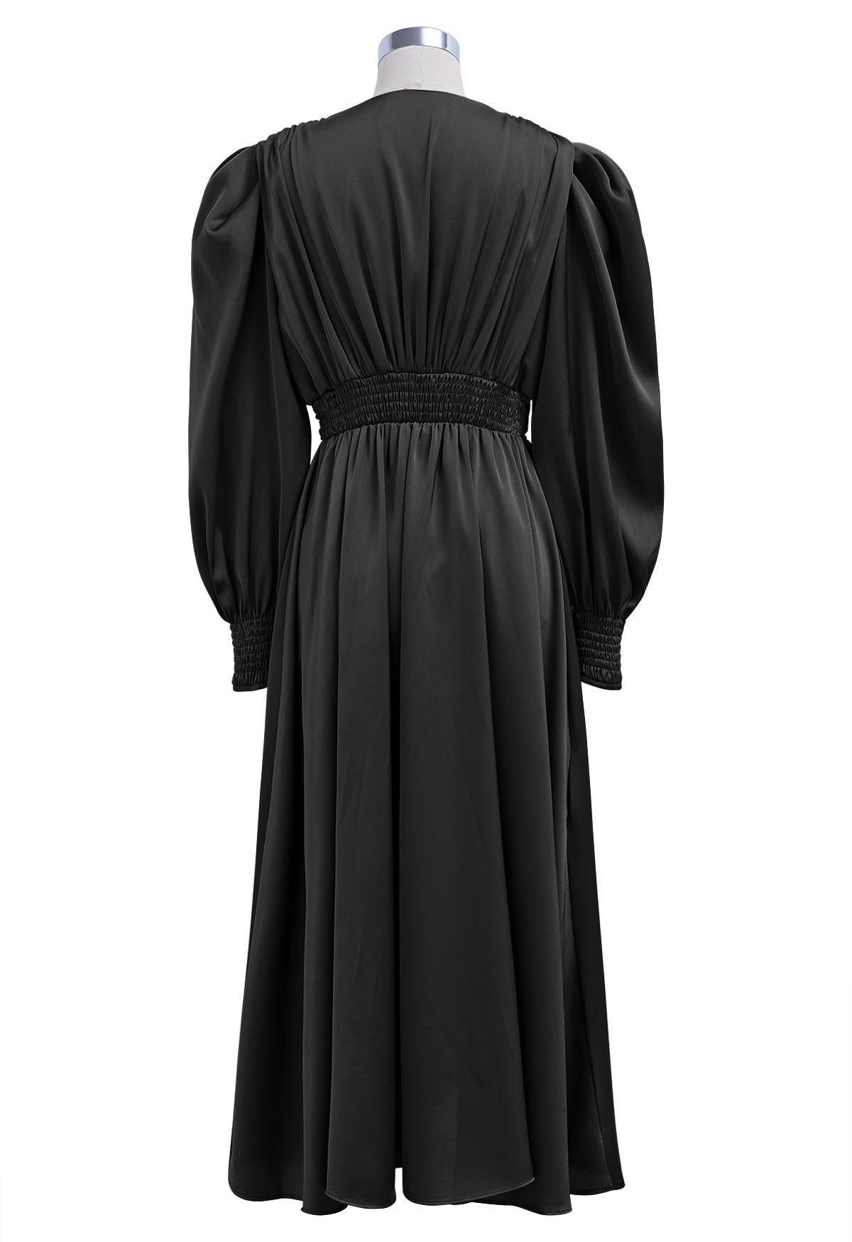 فستان ميدي بأكمام منتفخة ورقبة على شكل حرف V باللون الأسود
