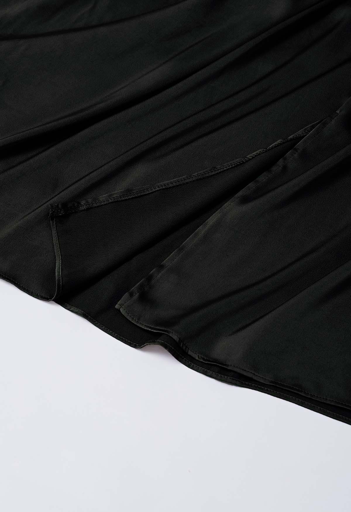فستان ميدي بأكمام منتفخة ورقبة على شكل حرف V باللون الأسود