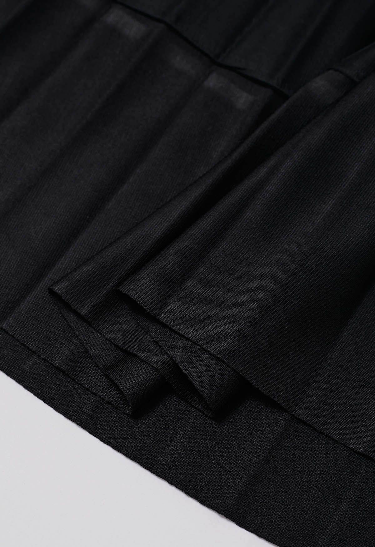 تنورة من قماش التول الشبكي بطيات وحاشية بألواح باللون الأسود