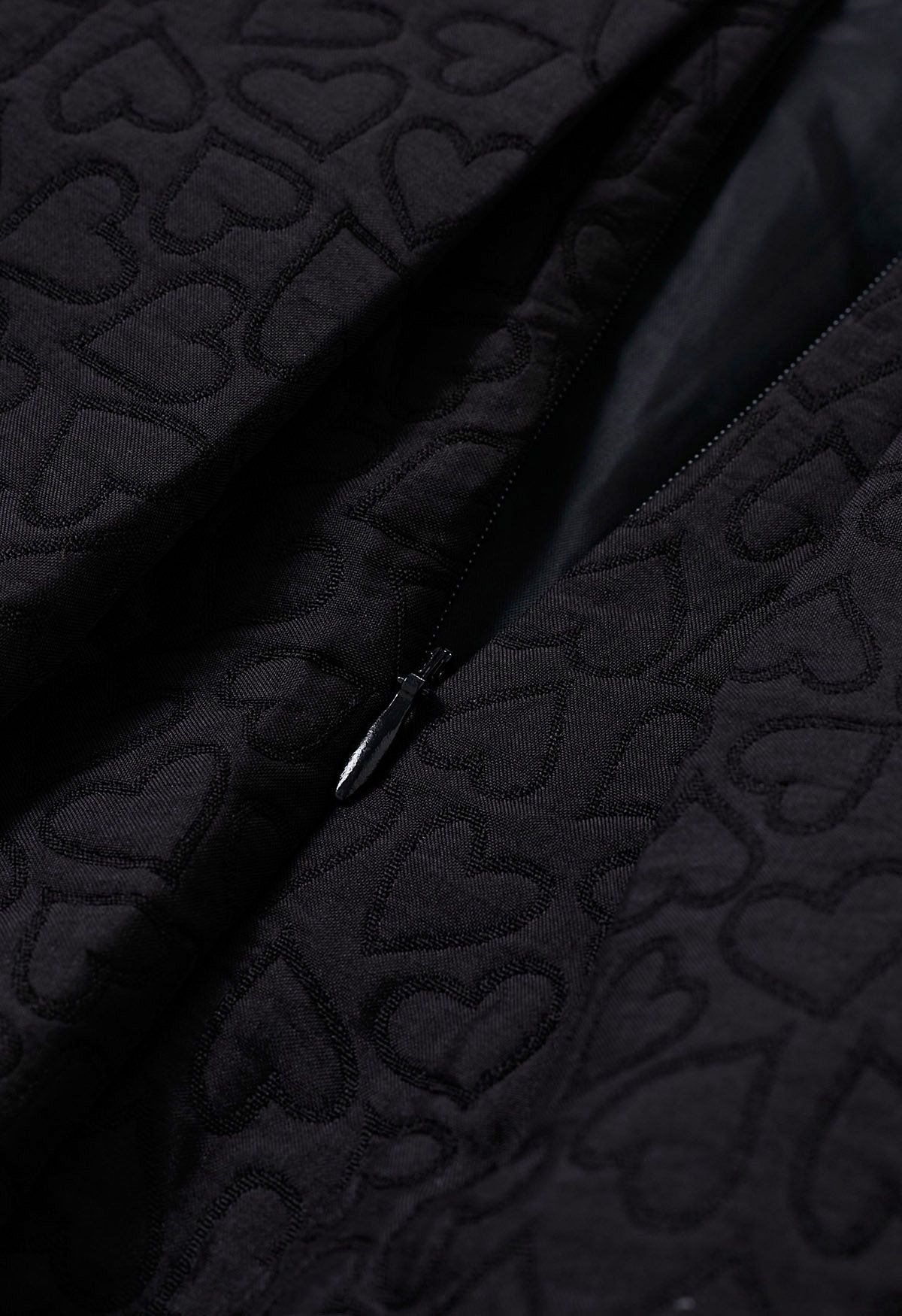 تنورة ميدي جاكار مطوي بتصميم قلوب فانتازي باللون الأسود