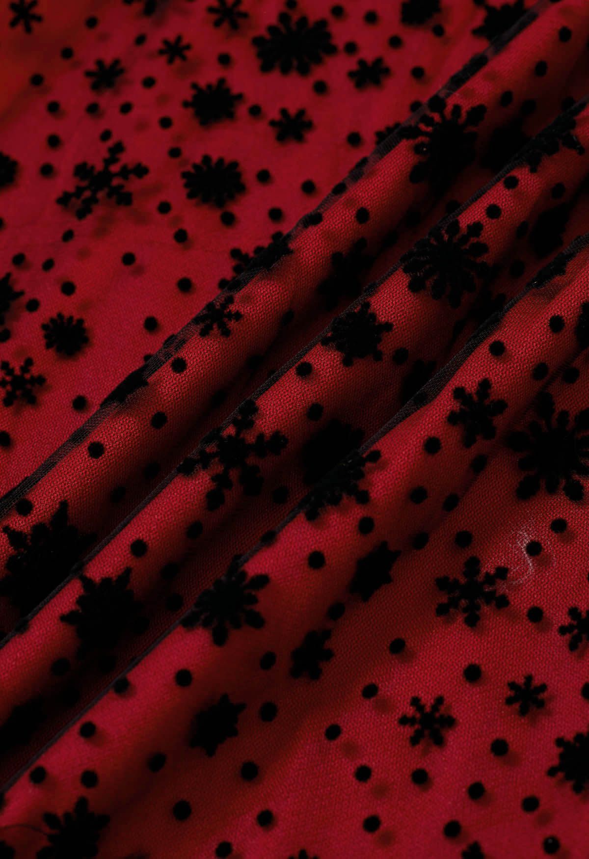 تنورة متوسطة الطول من التول الشبكي المخملي على شكل ندفة الثلج باللون الأحمر