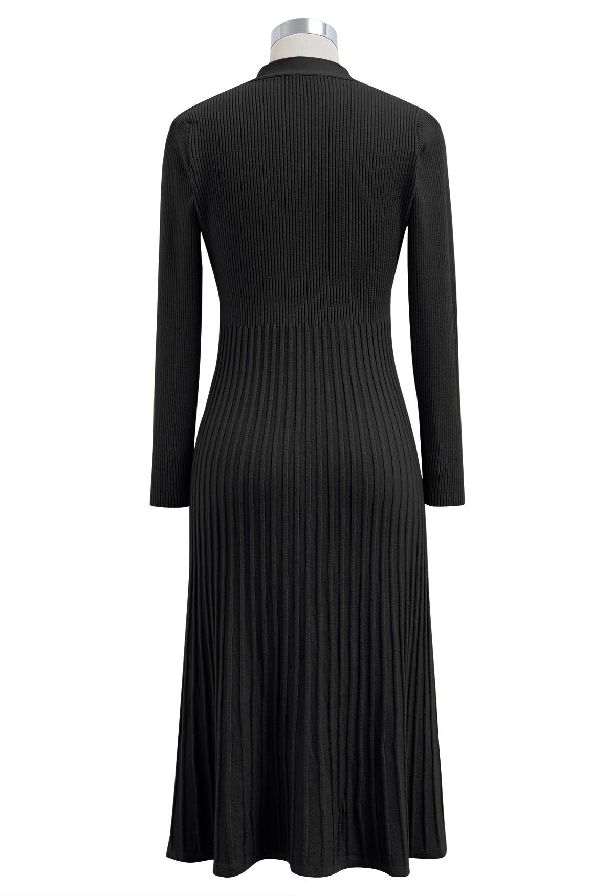 فستان منسوج ومضلع بتفاصيل أزرار باللون الأسود