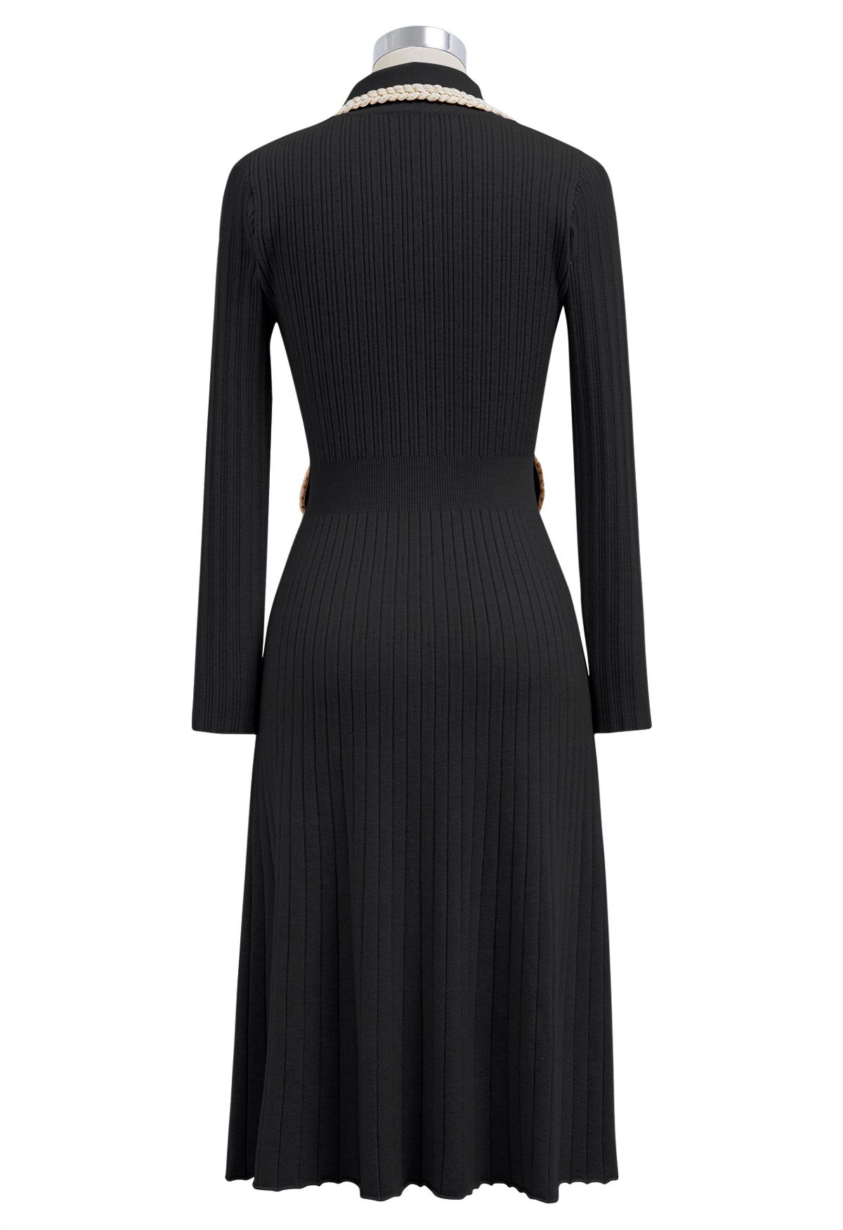 فستان متوسط الطول منسوج بحواف مضفرة وياقة باللون الأسود