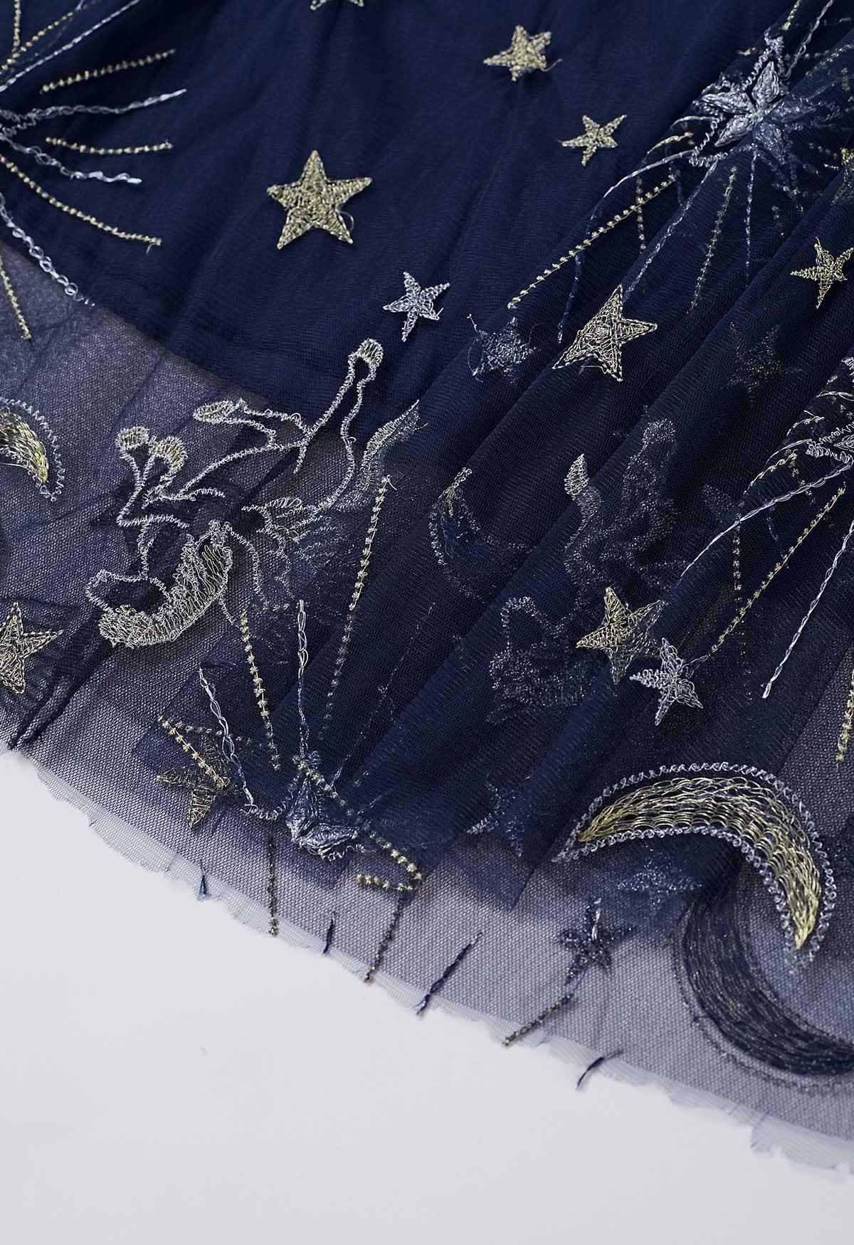 تنورة من قماش التول الشبكي المطرز بالقمر والنجمة الغامضة باللون الأزرق الداكن