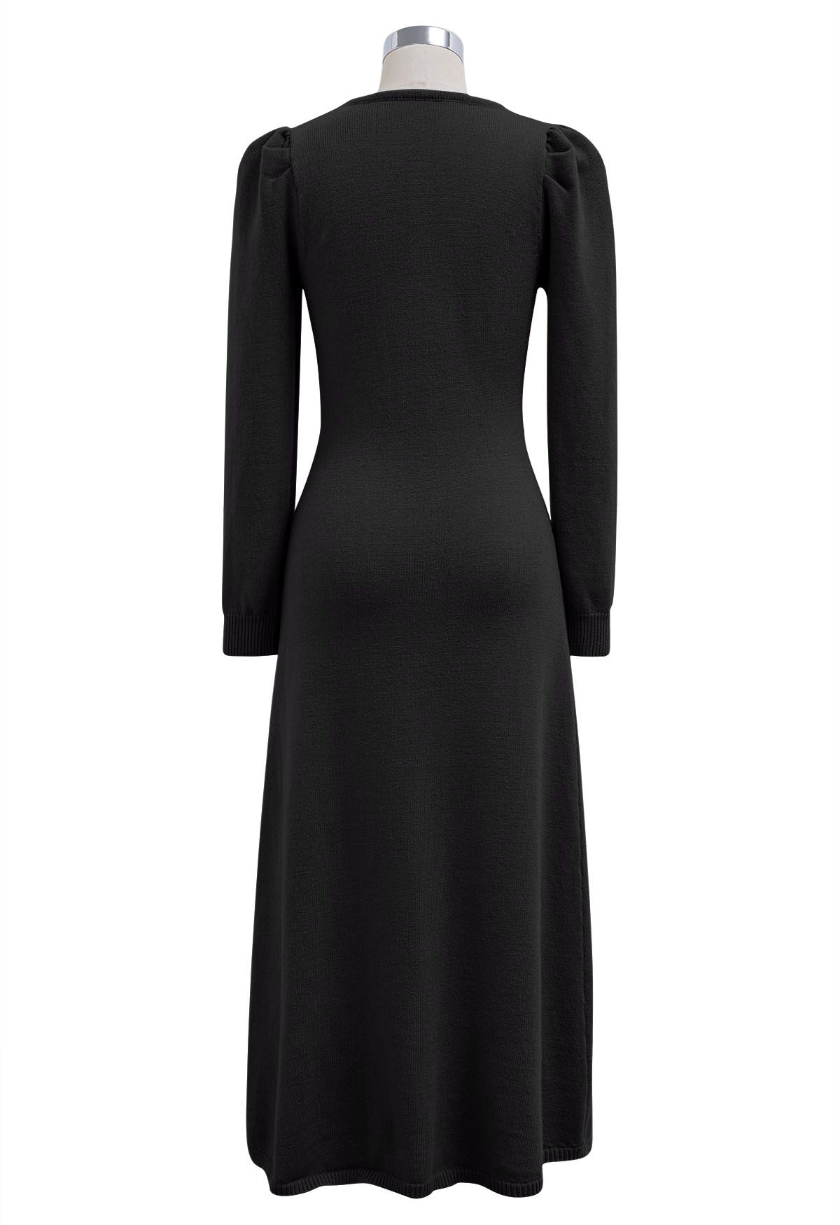 فستان منسوج بفتحة رقبة واسعة وزهرة باللون الأسود