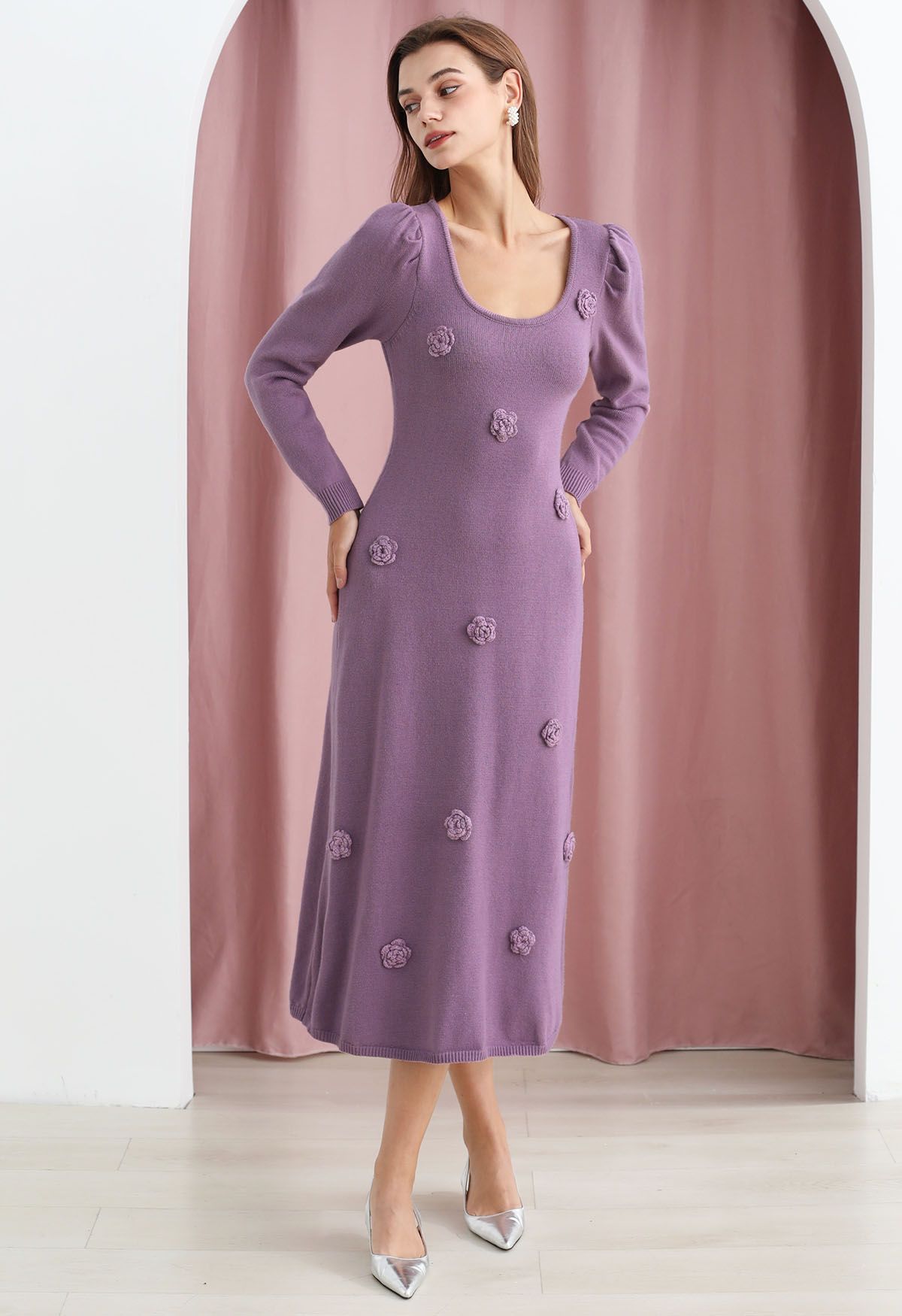 فستان منسوج بياقة سكوب وغرزة على شكل زهرة باللون الليلكي