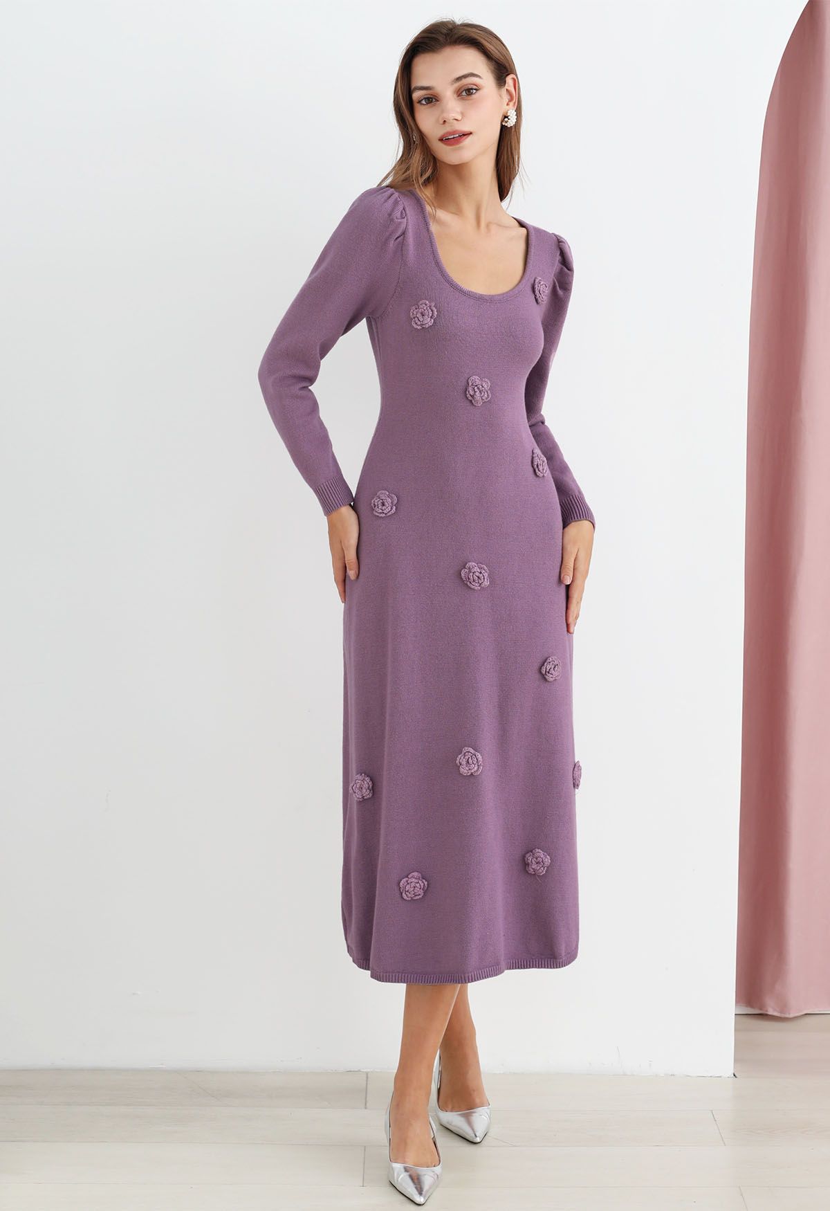 فستان منسوج بياقة سكوب وغرزة على شكل زهرة باللون الليلكي