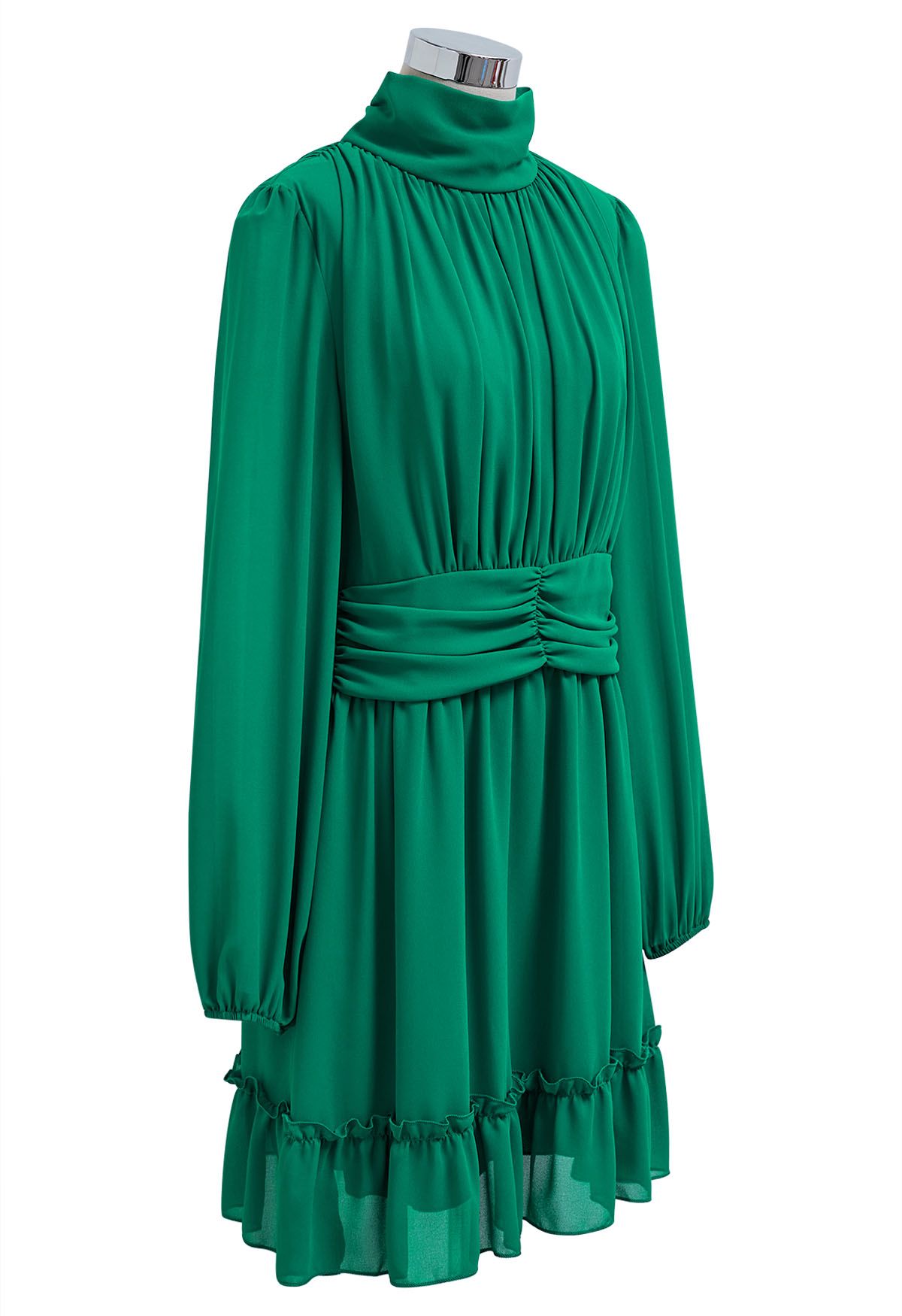 فستان من الشيفون ذو رقبة وهمية وخصر مكشكش باللون الأخضر