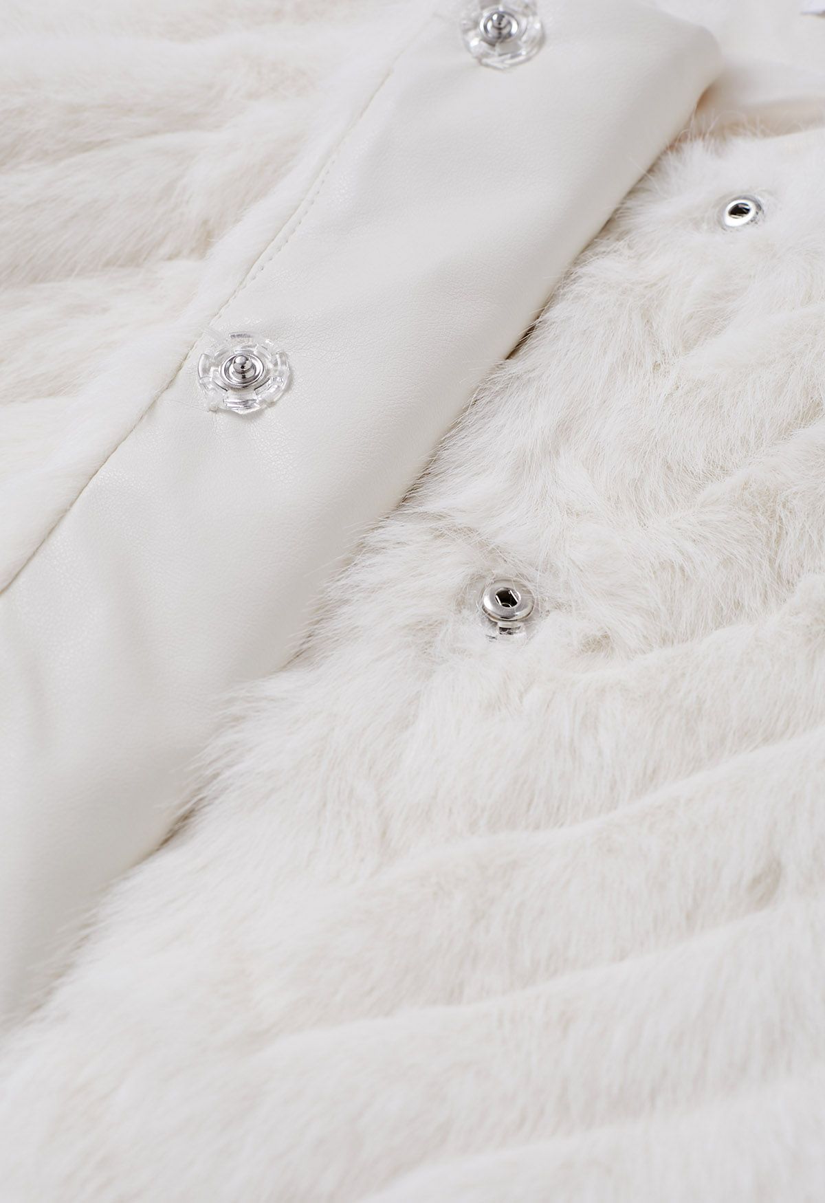 معطف الفرو الصناعي الفاخر باللون الأبيض