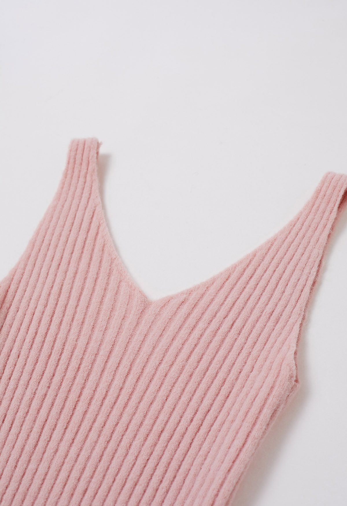 فستان Twinset محبوك مضلع مع فتحة عنق لؤلؤية باللون الوردي