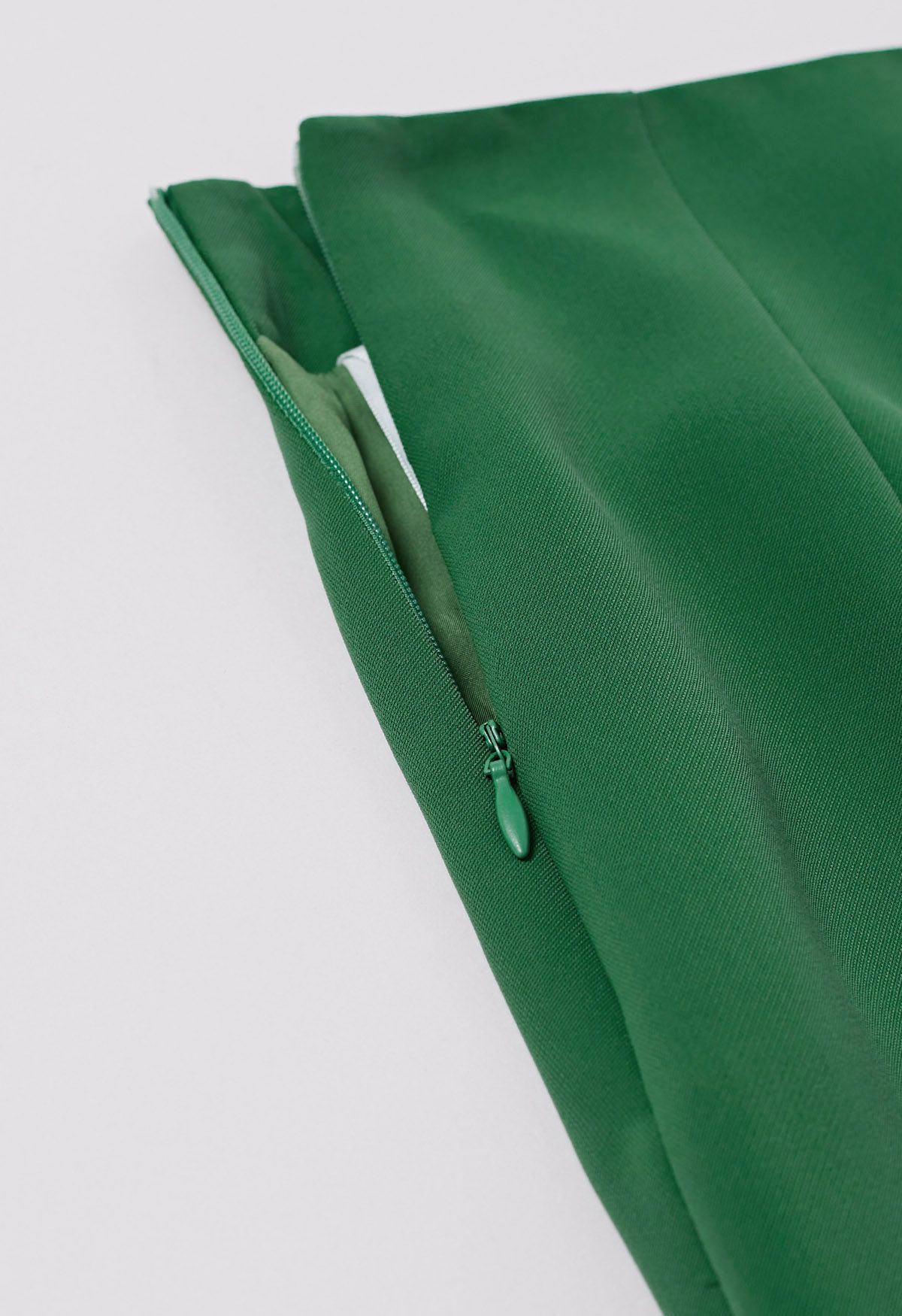 تنورة مكشكشة بلون خالص باللون الأخضر