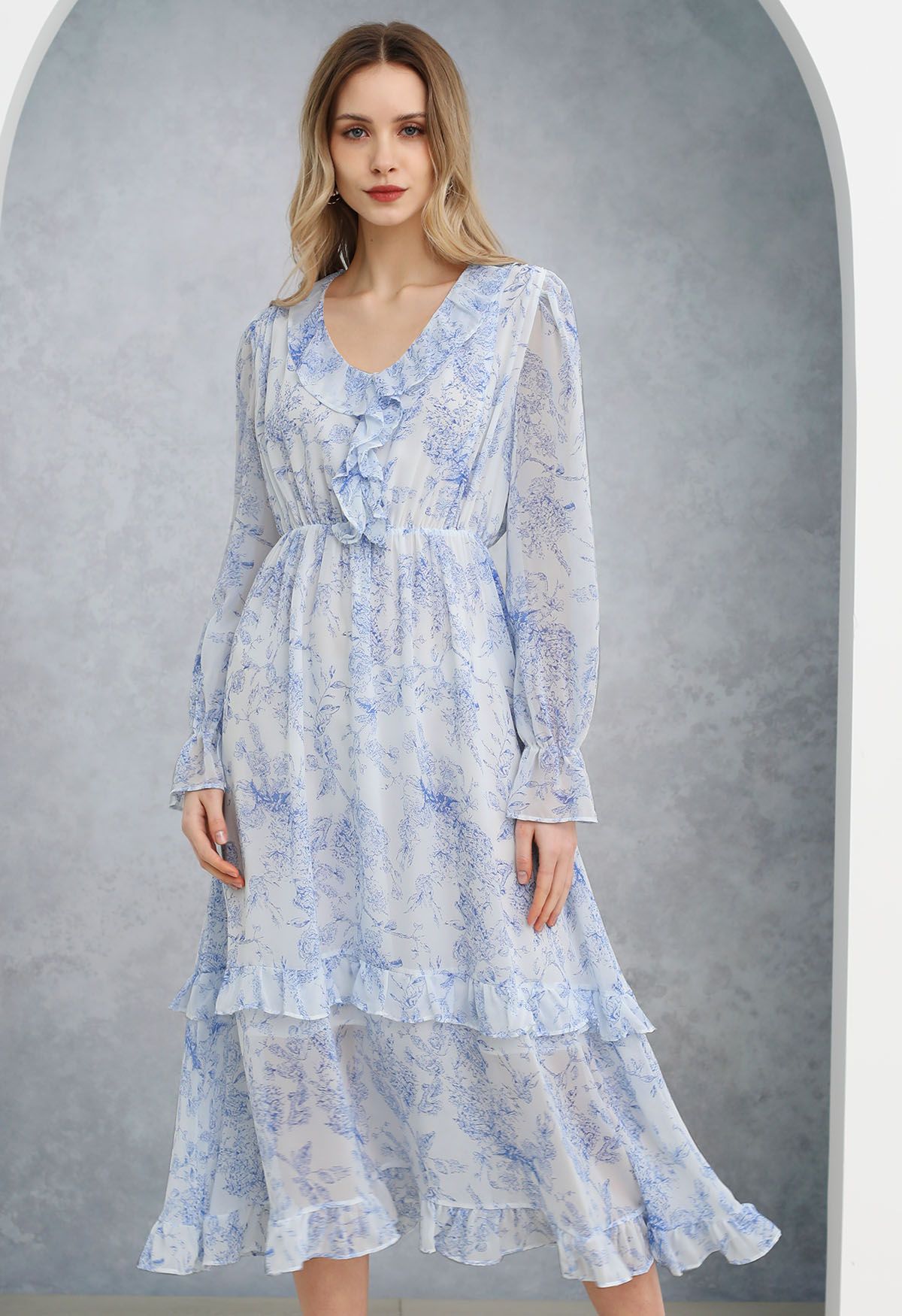 فستان Spring Delight مزين بكشكشة من الشيفون متوسط الطول باللون الأزرق الفاتح