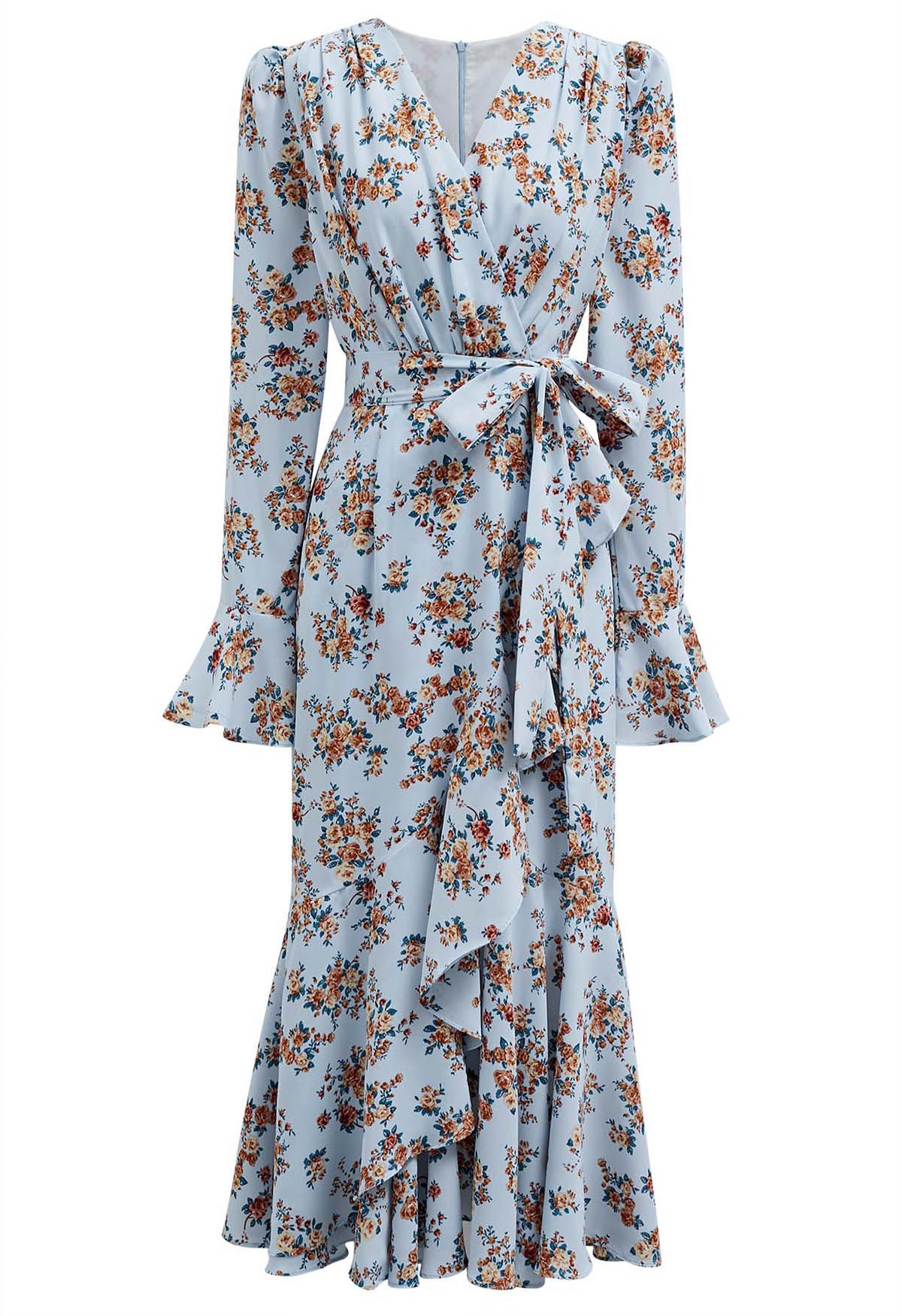 فستان ميدي رومانسي مزين بالزهور ومكشكش باللون الأزرق