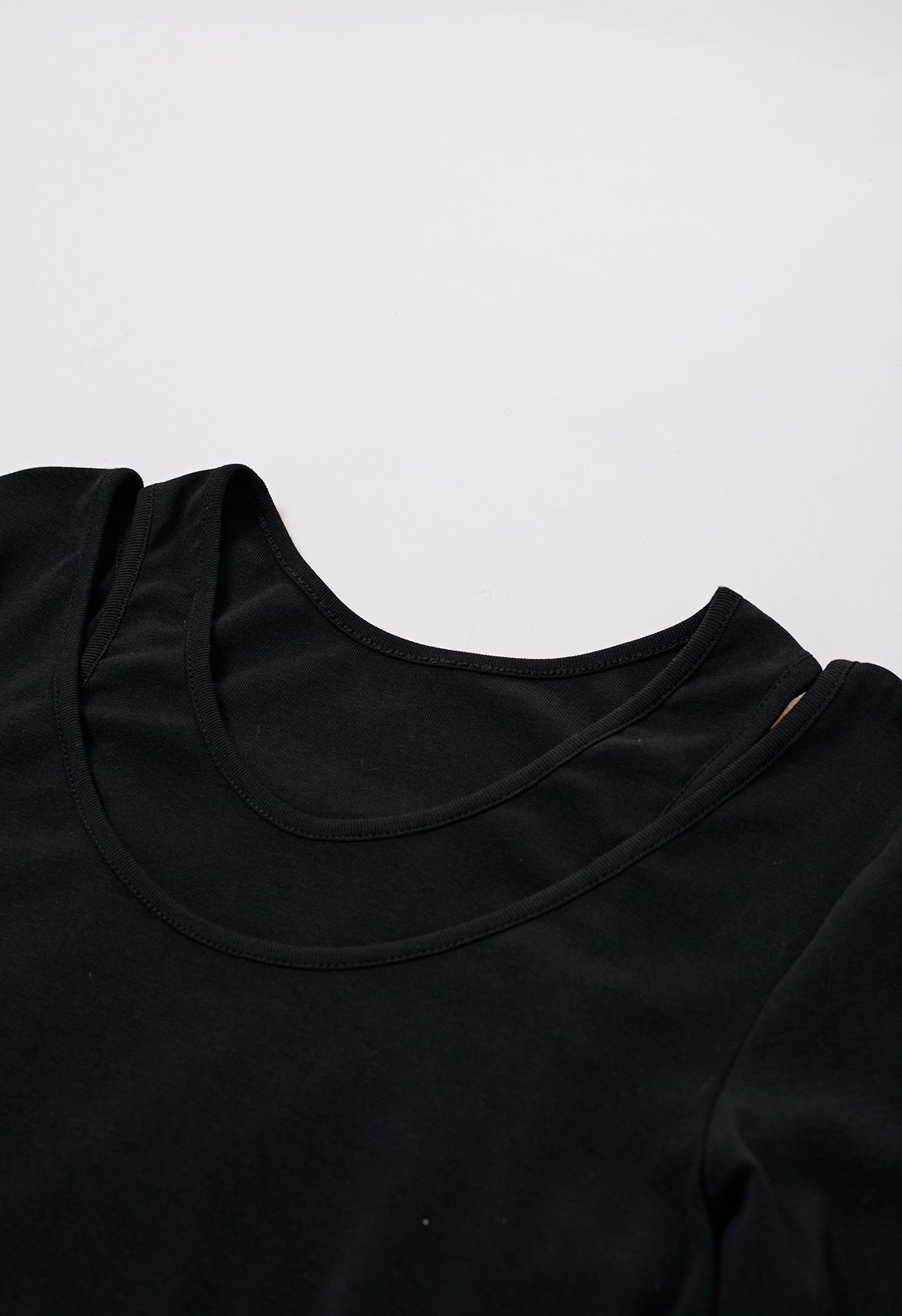 فستان متوسط الطول مقسم من قطعتين باللون الأسود