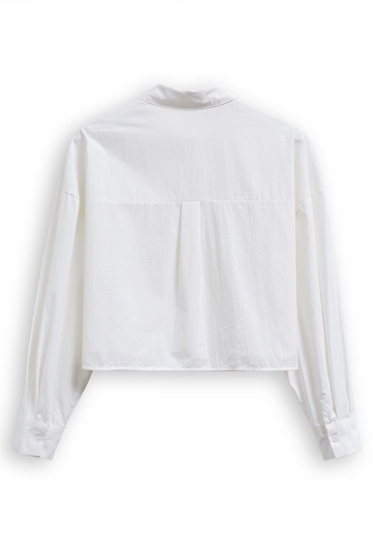 قميص أنيق بأزرار سفلية باللون الأبيض