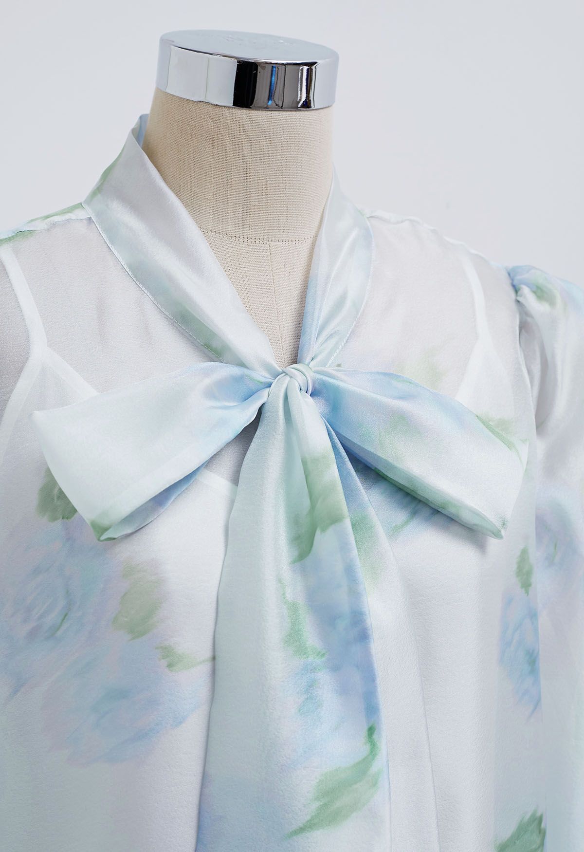 قميص شفاف بعقدة من الزهور المائية جذاب باللون الأزرق
