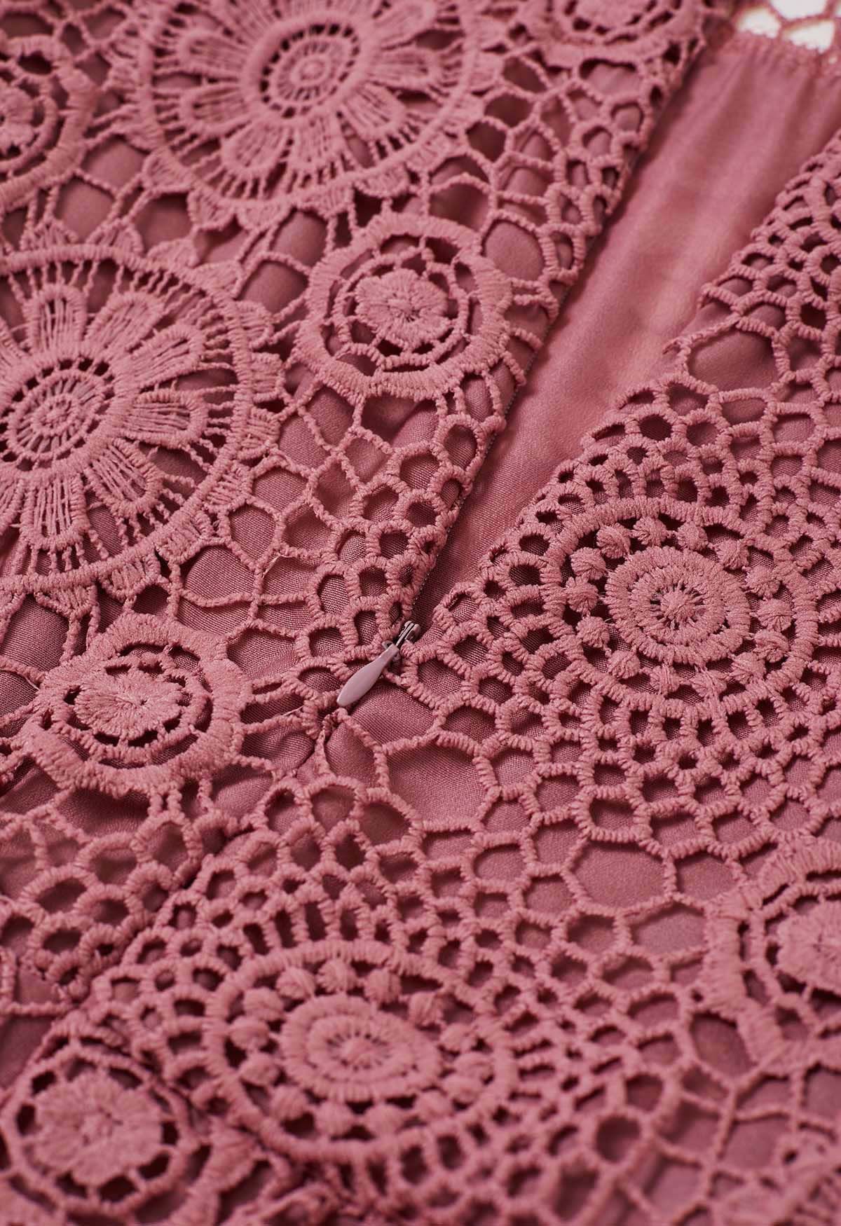 فستان ماكسي متدرج بحزام من الدانتيل باللون الوردي