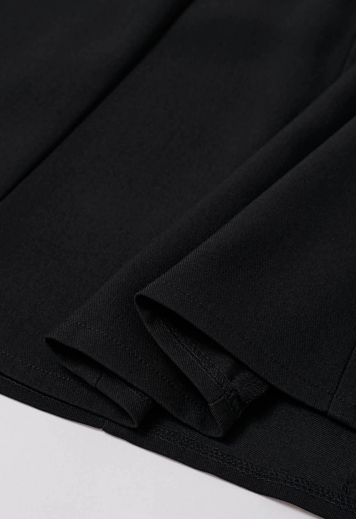 تنورة متوسطة الطول بحزام مطوي باللون الأسود