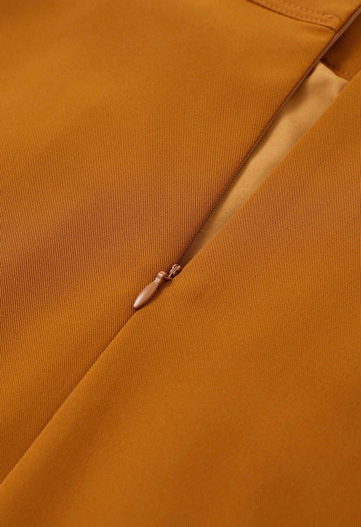 تنورة متوسطة الطول بحزام مطوي باللون البرتقالي