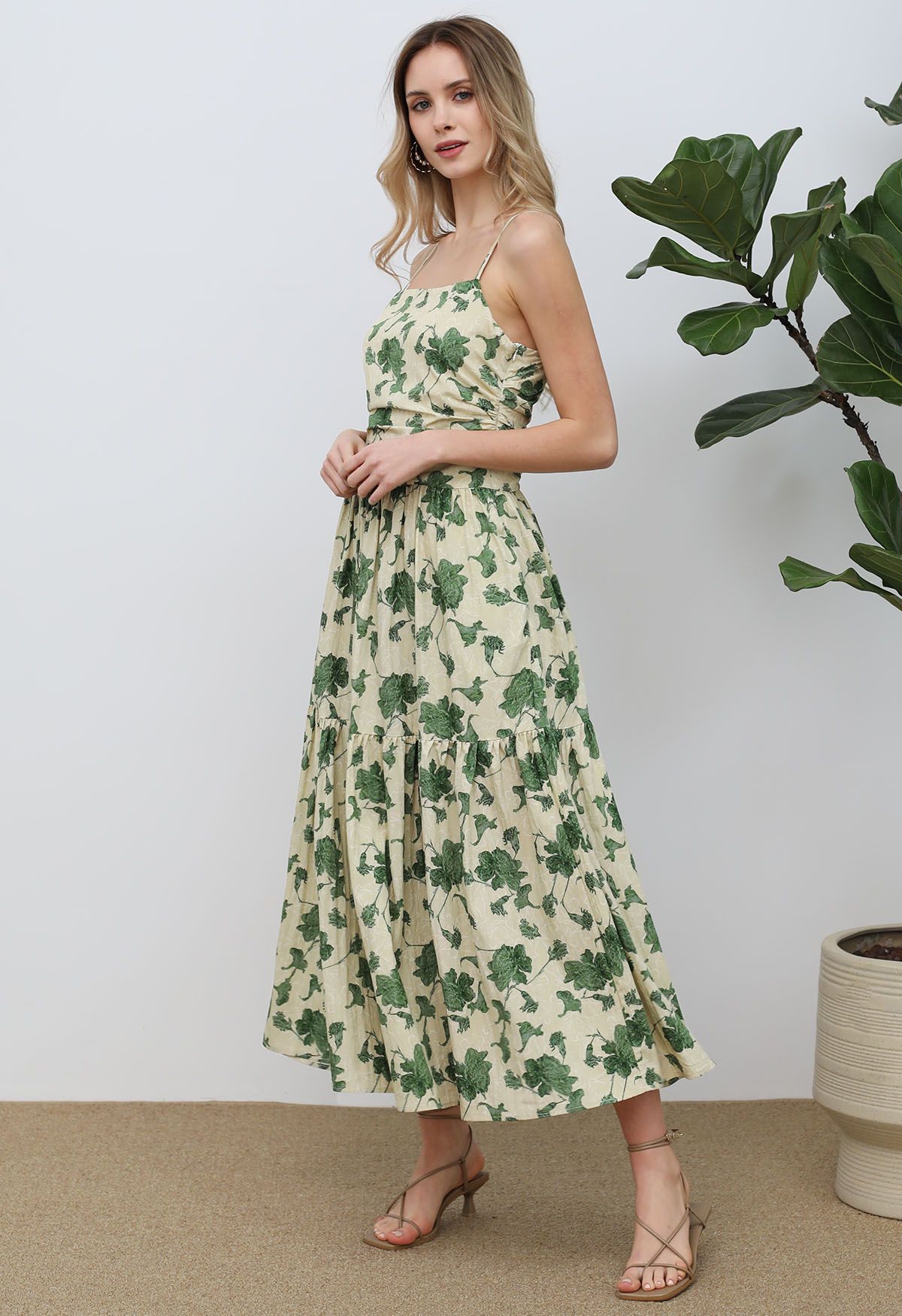 فستان كامي ماكسي بطبعة زهور باللون الأخضر