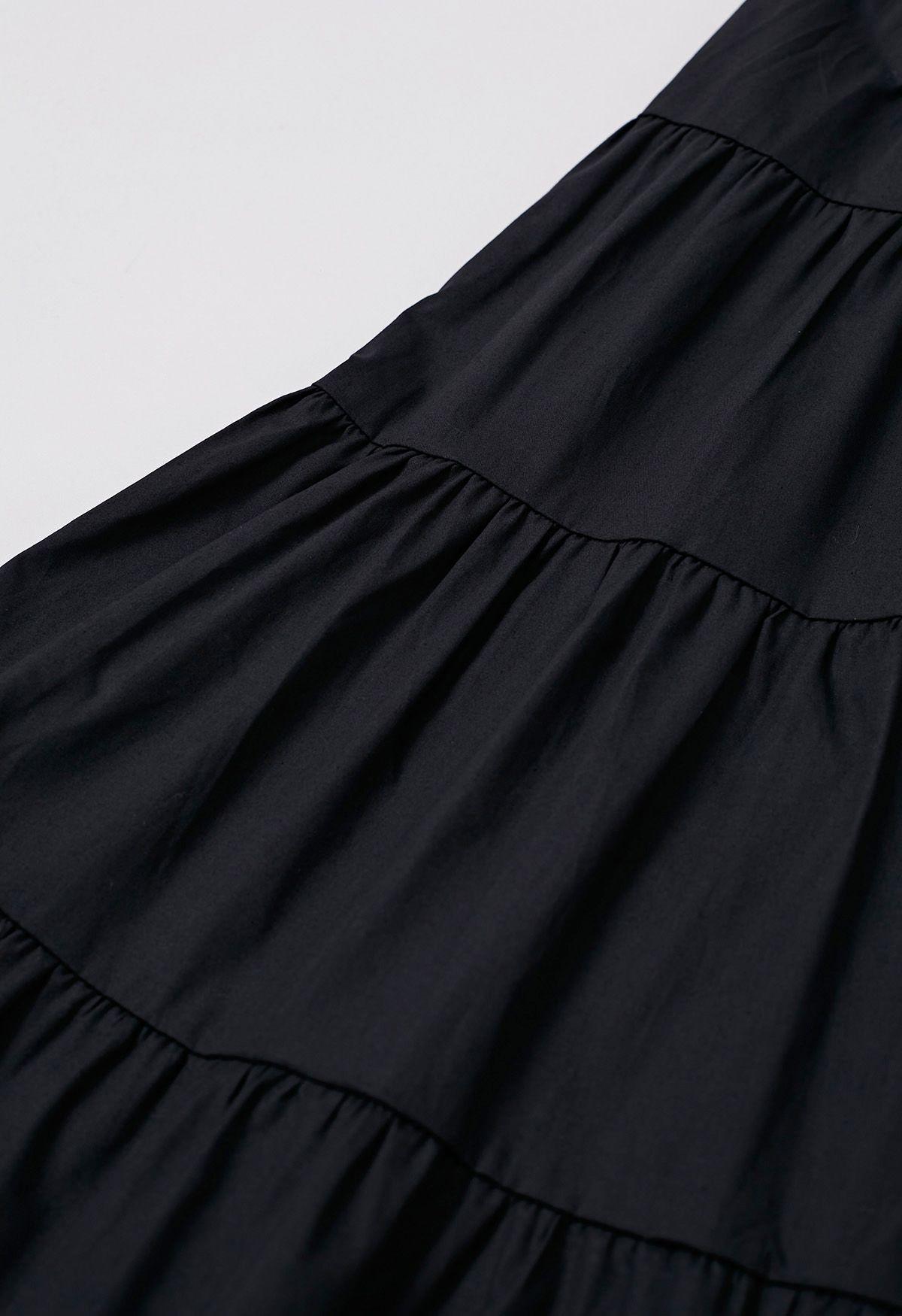 فستان ماكسي قطني بأكمام قصيرة ومكشكش باللون الأسود