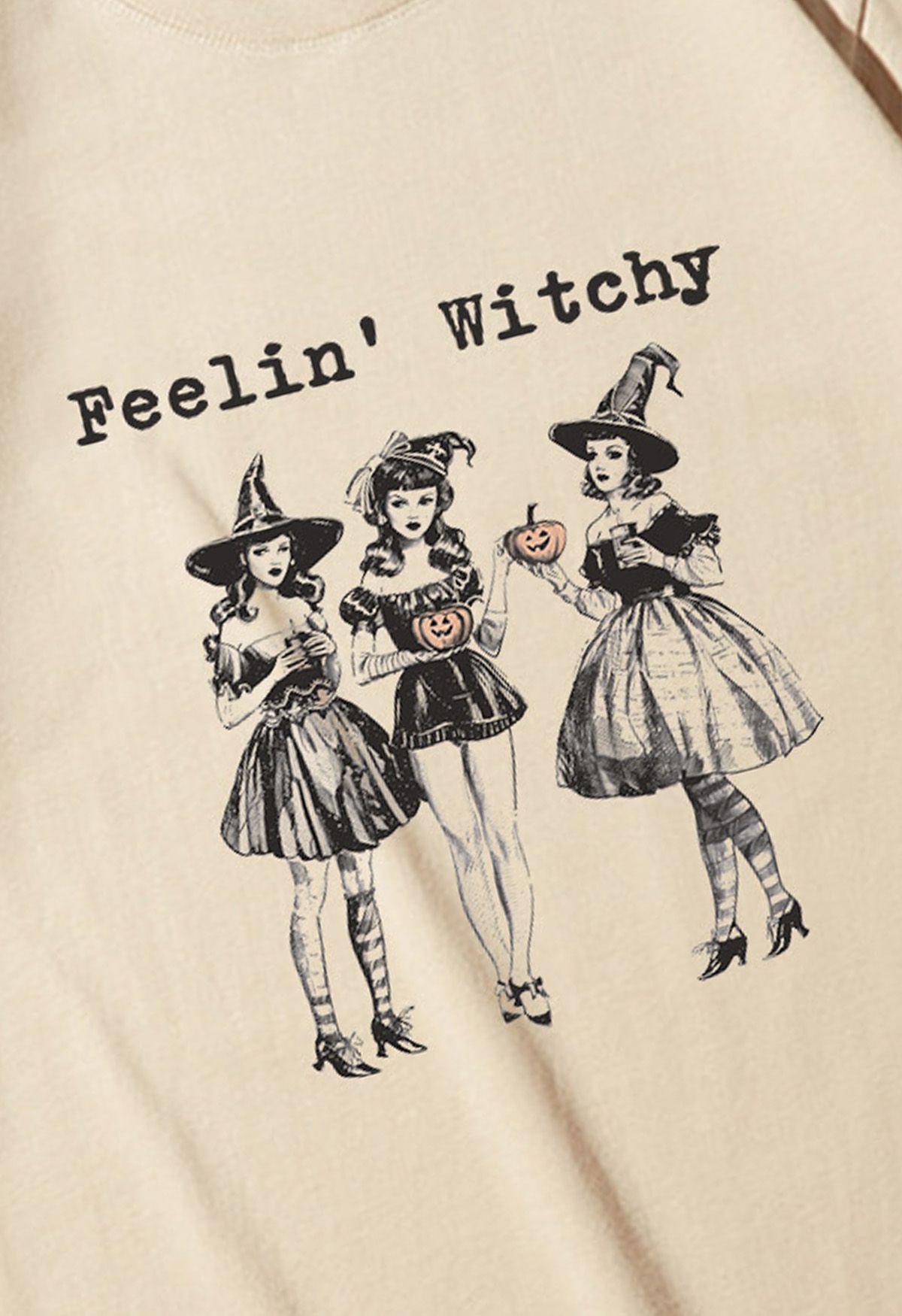 تي شيرت بنمط Feelin' Witchy Girly