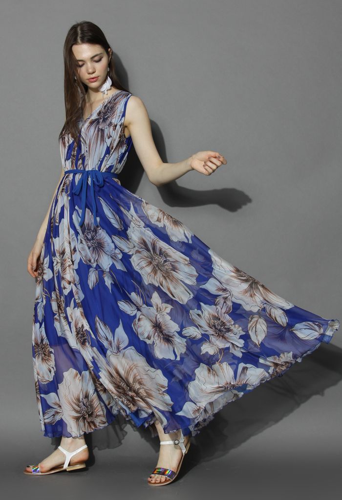 فستان ماكسي شيفون مزهّر بالزهور باللون الأزرق