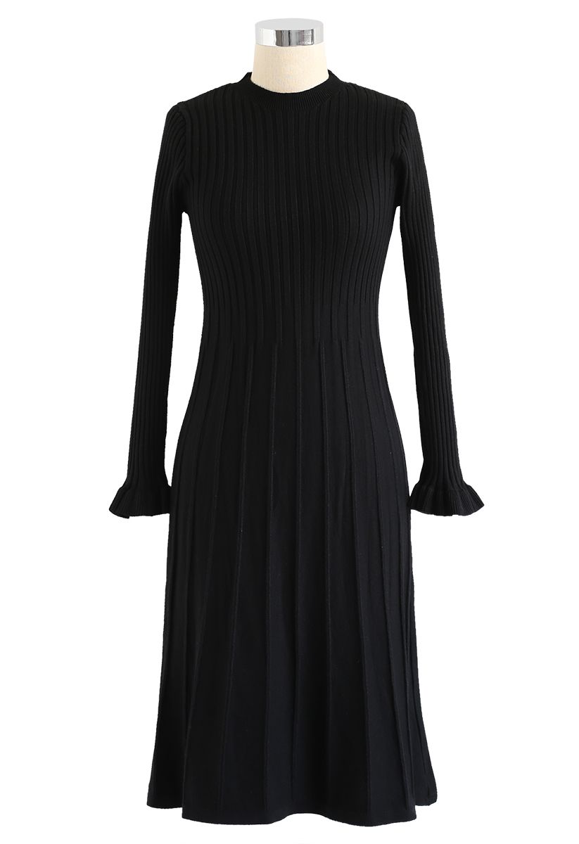 فستان محبوك بطيات بياقة زخرفية باللون الأسود