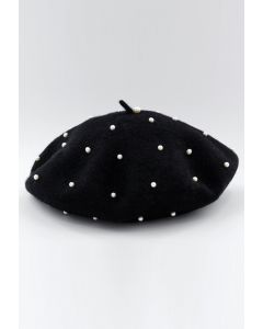 قبعة بيريه مصنوعة يدويًا من الصوف واللؤلؤ باللون الأسود