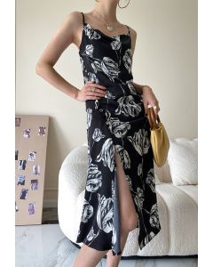 فستان ساتان منقوش بأزرار جانبية باللون الأسود