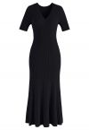 فستان منسوج مضلع بياقة على شكل V وأكمام قصيرة باللون الأسود