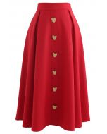 تنورة متوسطة الطول مزينة بأزرار على شكل قلب باللون الأحمر