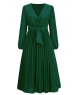 فستان بتصميم ملفوف من الأمام مع حزام بمشبك باللون الأخضر الداكن