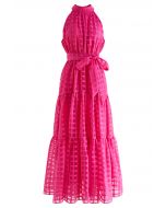 تحقق من فستان ماكسي برباط على الخصر ورباط حول الرقبة باللون الوردي الفاتح