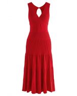 فستان ميدي محبوك بدون أكمام بفتحة من الخلف ومزين بفتحة من الخلف باللون الأحمر