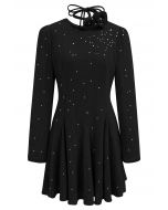 فستان مزين بالترتر اللامع مع قلادة باللون الأسود