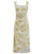 فستان متوسط الطول بحزام عريض شبكي مزين بألوان مائية باللون الفستقي