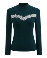 بلوزة Tender Touch Crochet Trim Mock Neck باللون الأخضر الداكن